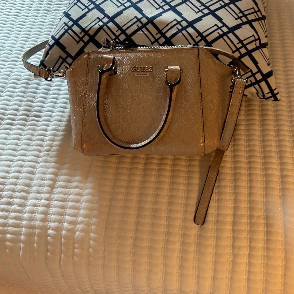 GUESS Tan Handbag - Picture 2 of 4